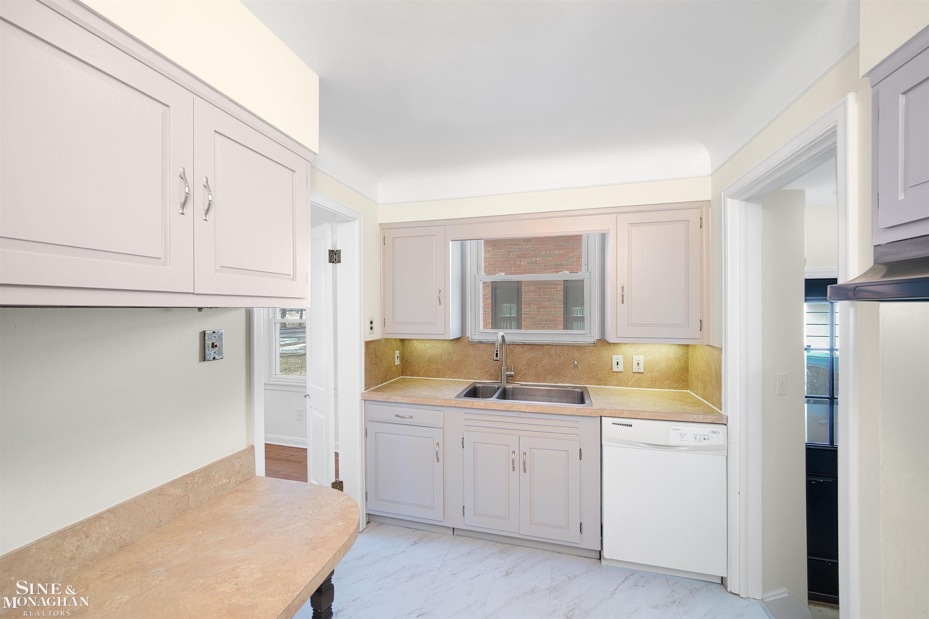 1448 Vernier Road Grosse Pointe, MI 48236 - Photo 11 of 27 50169061-63d705b3-3a36-48f0-82b4-d784ba5f32dd.JPG