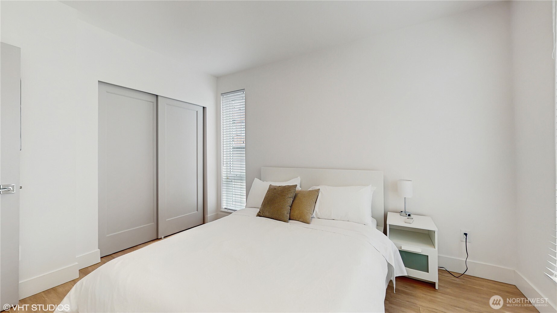 444 13th Avenue Seattle, WA 98122 - Photo 15 of 36 a bedroom with a bed and a table