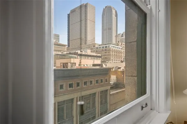 $2,650 | 306 Fourth Avenue, Unit 401, Pittsburgh, PA 15222