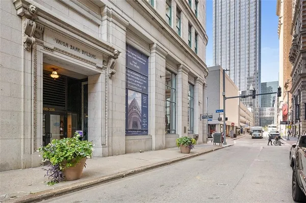 $2,650 | 306 Fourth Avenue, Unit 401, Pittsburgh, PA 15222