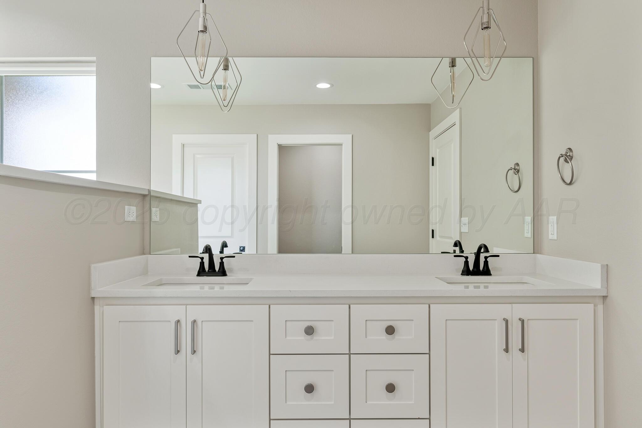 19100 Buck Springs Road Amarillo, TX 79119 - Photo 18 of 29 a bathroom with a sink and a mirror