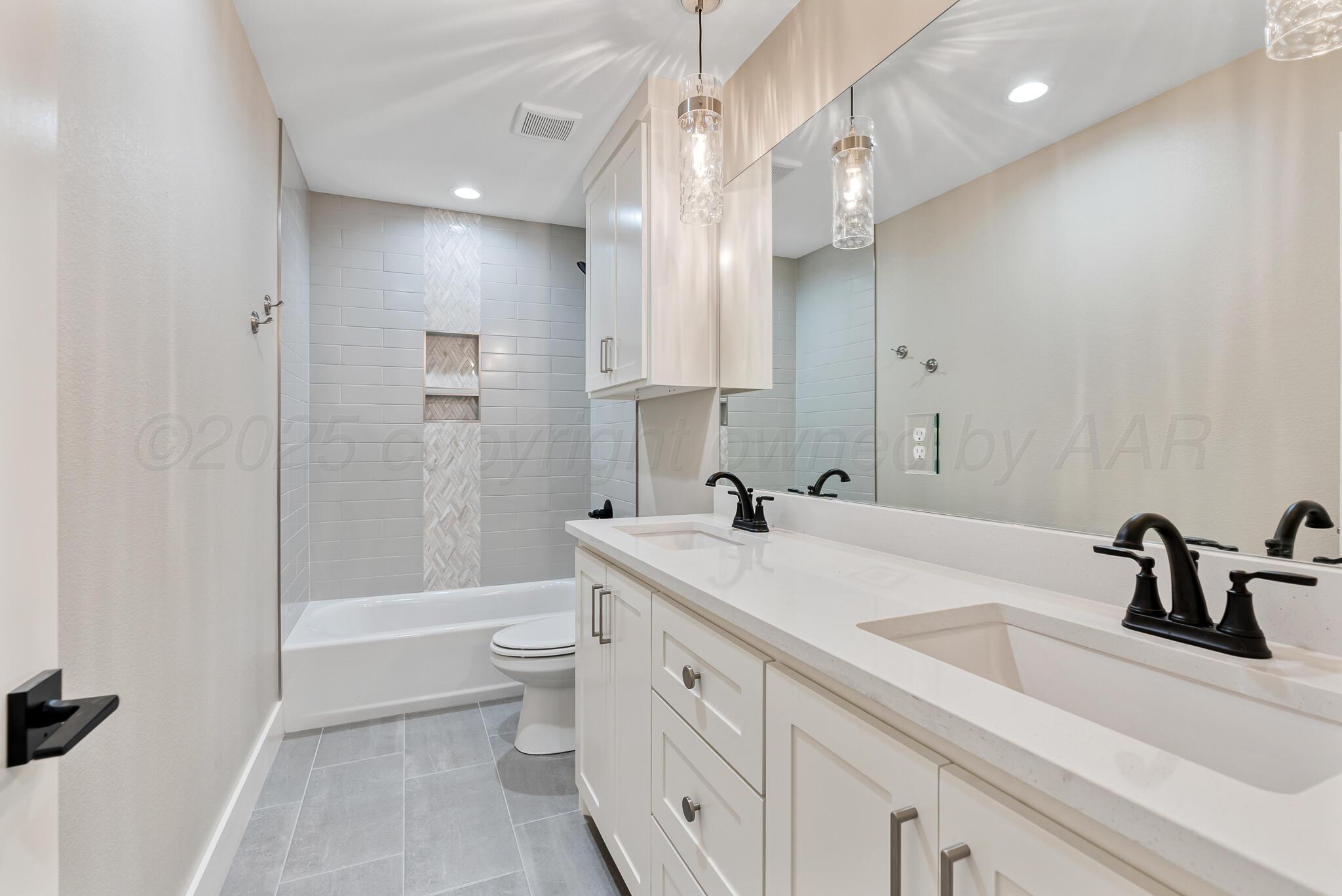 19100 Buck Springs Road Amarillo, TX 79119 - Photo 27 of 29 a bathroom with a sink a toilet a mirror and shower
