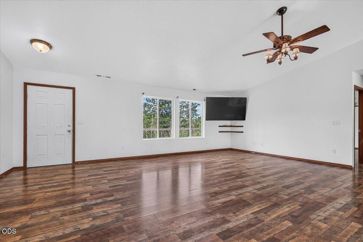 13021 East Antelope Road Eagle Point, OR 97524 - Photo 10 of 47 Gallery Image 10