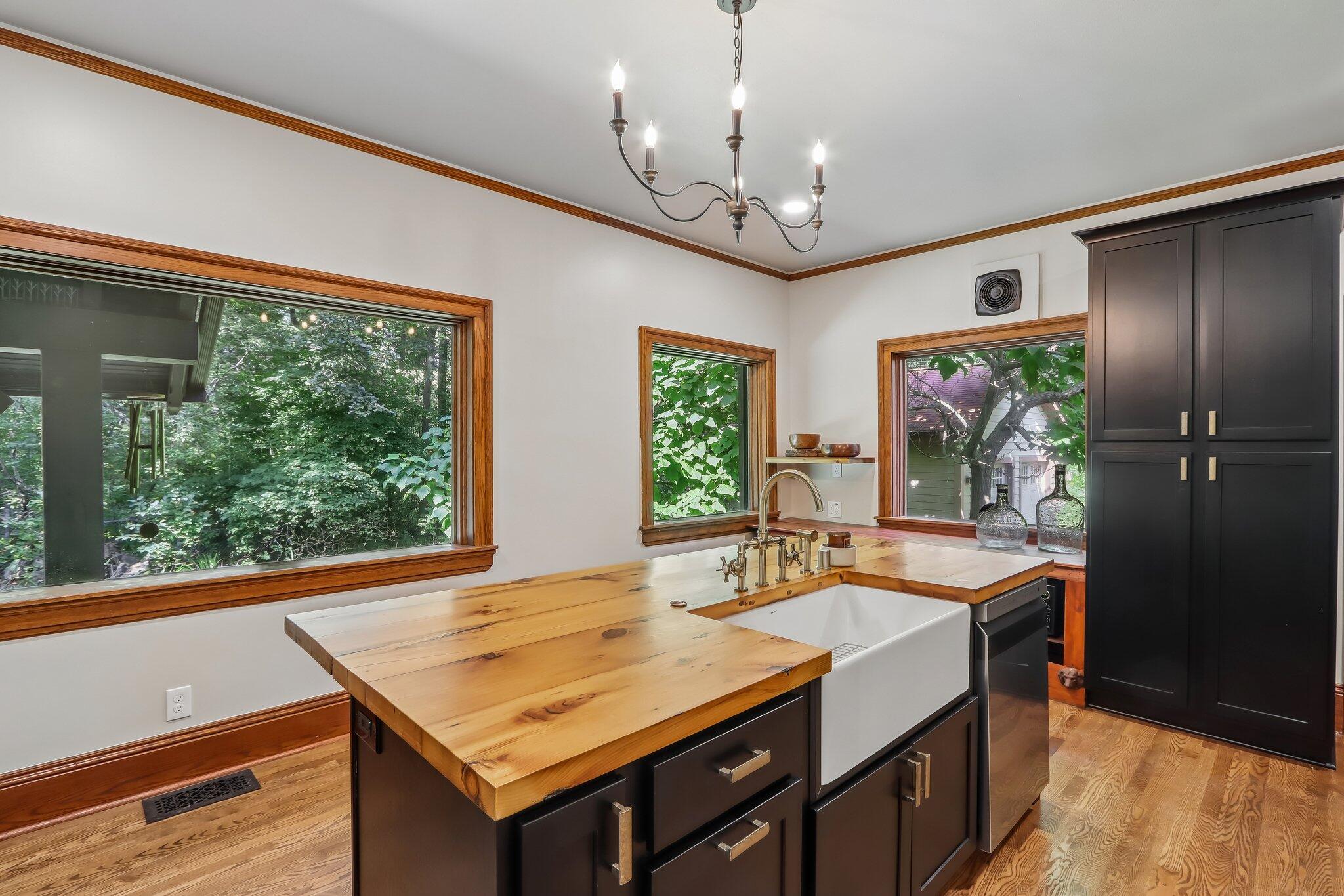 6789 North Elm Tree Road Glendale, WI 53217 - Photo 21 of 54 25-web-or-mls-N Elm Tree Rd-S0508-025
