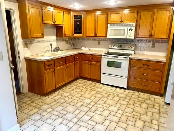 $1,700 | 39 Beach Street, Unit 1, Milford, MA 01757