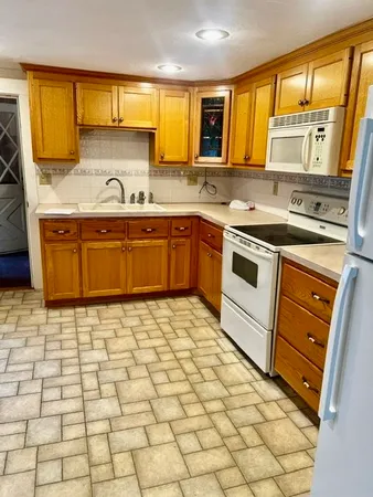 $1,700 | 39 Beach Street, Unit 1, Milford, MA 01757