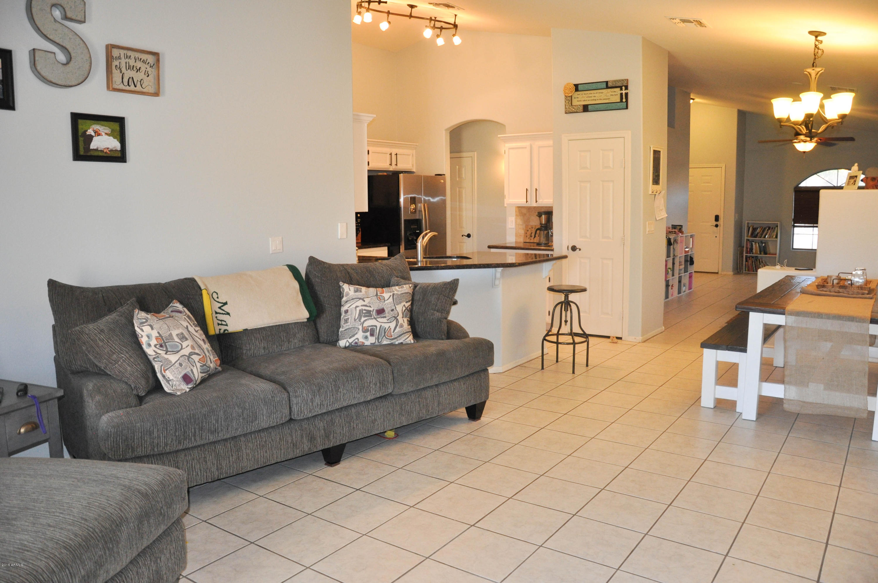 2035 East Danbury Road Phoenix, AZ 85022 - Photo 12 of 26 DSC_0046