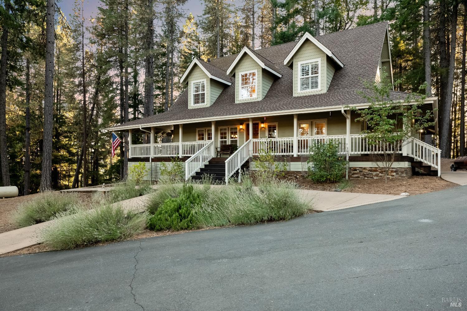 5701 Ridgewood Road Willits, CA 95490 - Photo 66 of 84 a front view of a house with a garden