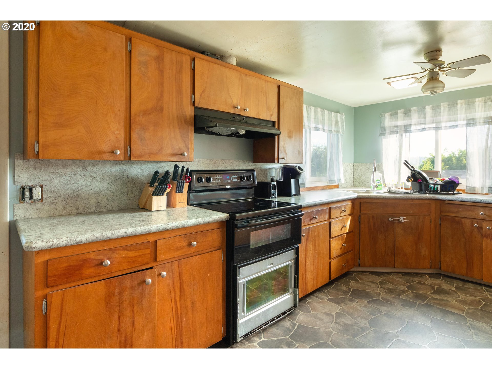 654 Williams Road Yoncalla, OR 97499 - Photo 13 of 30