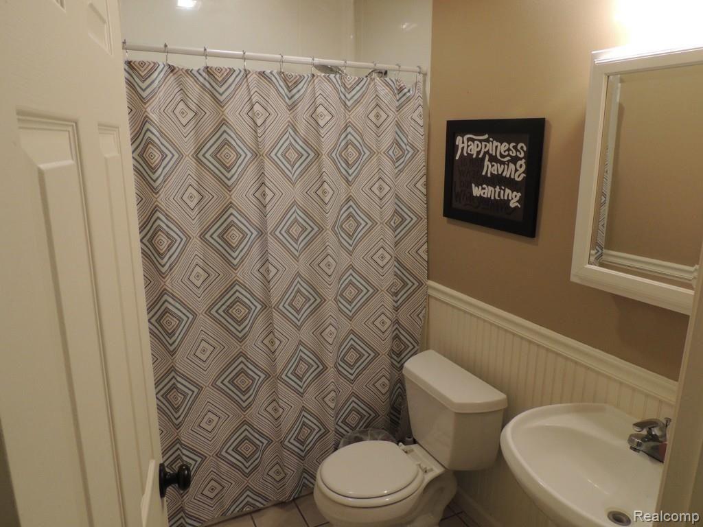 3135 Pleasant Valley Road Brighton, MI 48114 - Photo 13 of 16 DSCN1613.jpg