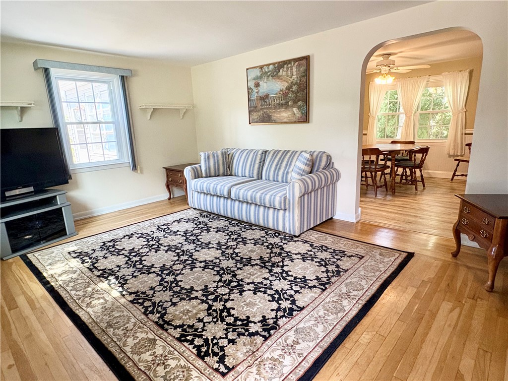 323 Old County Road Smithfield, RI 02917 - Photo 5 of 9
