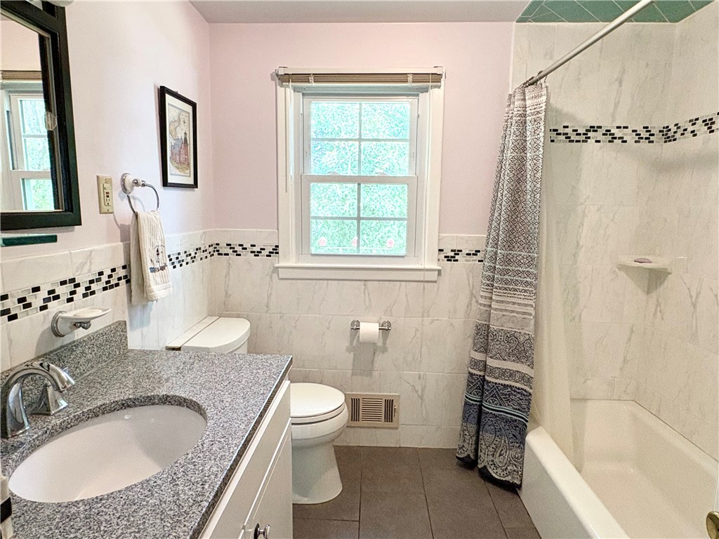 323 Old County Road Smithfield, RI 02917 - Photo 9 of 9