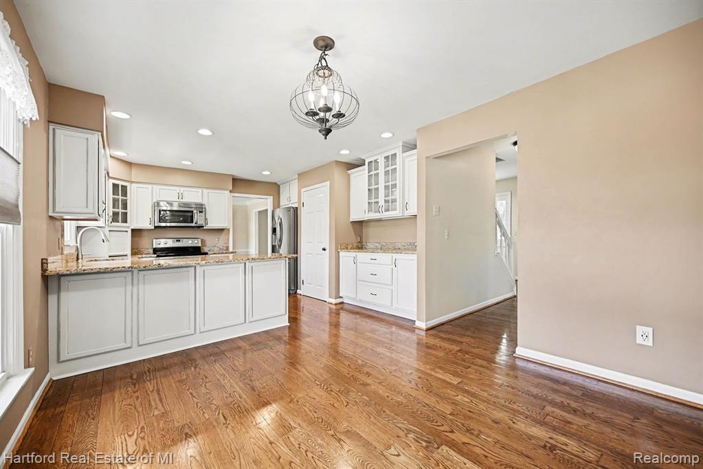 25800 Rutledge Crossing Farmington Hills, MI 48335 - Photo 7 of 27
