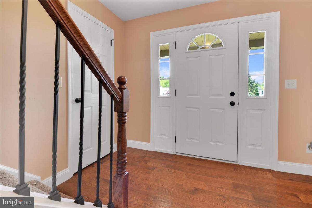 20 Southfield Road Lebanon, PA 17042 - Photo 3 of 26 Foyer