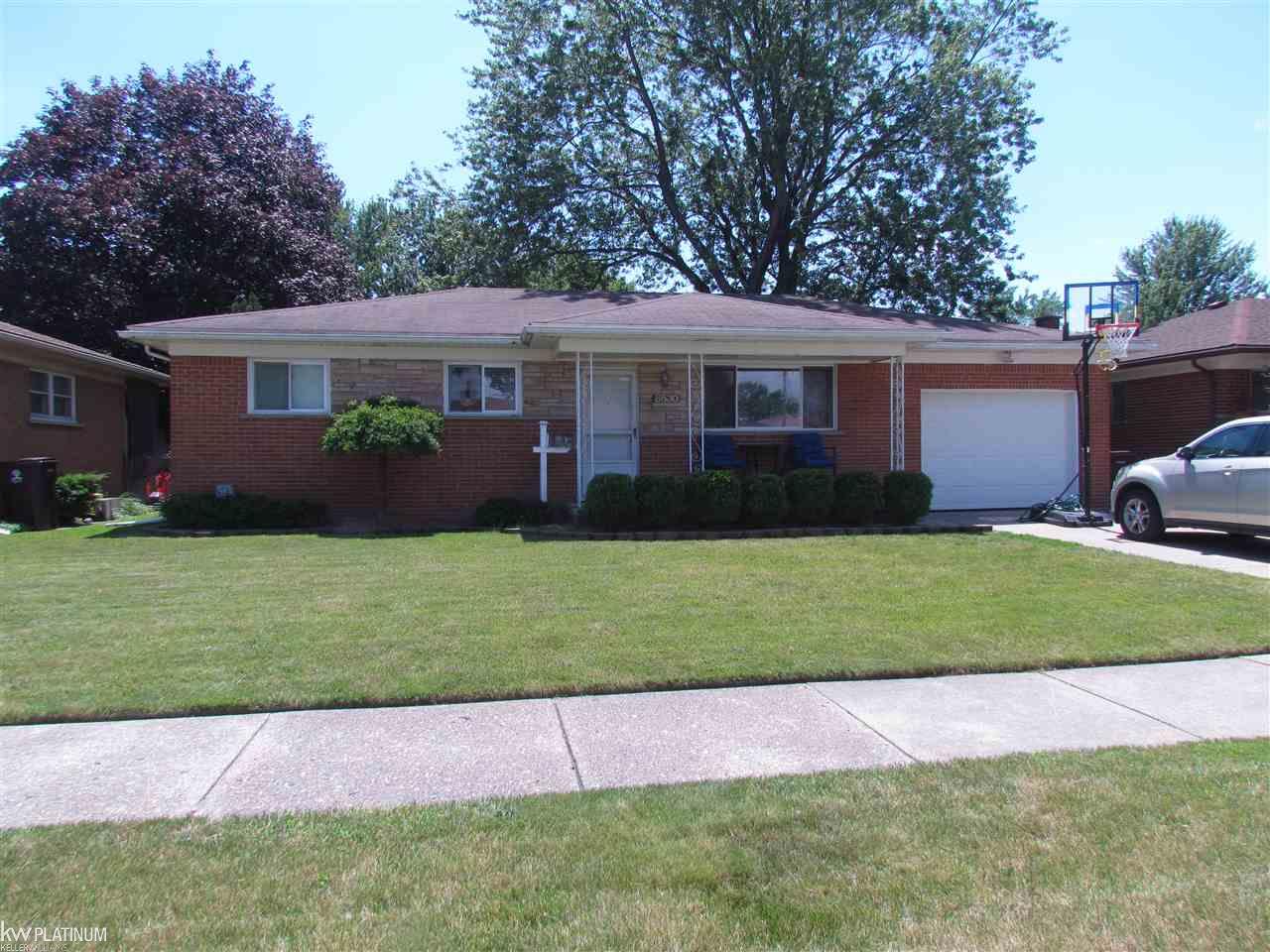 8530 Dale Center Line, MI 48015 - Photo 1 of 21 31324221.JPG