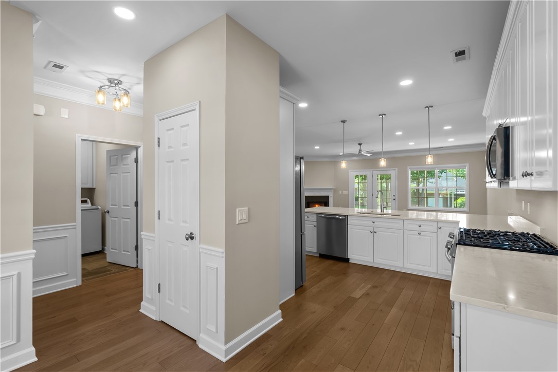 703 Nottingham Court Seneca, SC 29672 - Photo 12 of 39