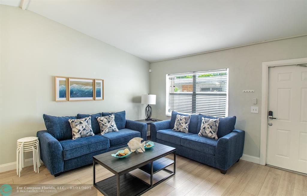 24 Southwest 4th Avenue Delray Beach, FL 33444 - Photo 5 of 26 Living Room