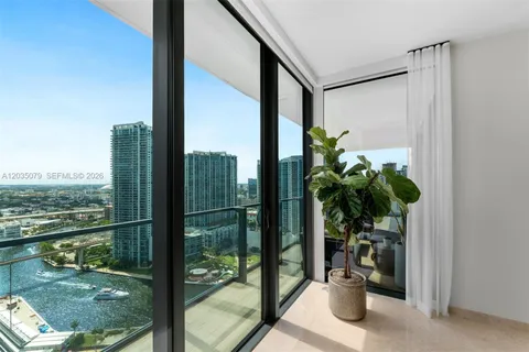 $1,165,000 | 68 Southeast 6th Street, Unit 2612, Miami, FL 33131