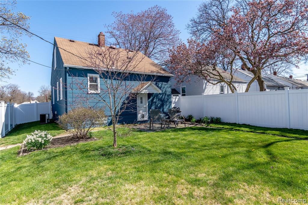 1402 East 10 Mile Road Ferndale, MI 48220 - Photo 4 of 24