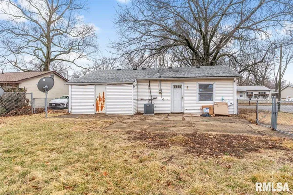 $98,700 | 1848 Honeysuckle Court, Springfield, IL 62703