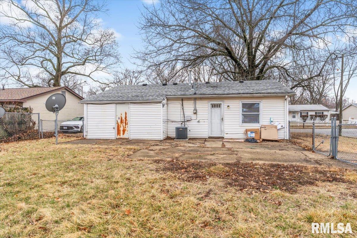 1848 Honeysuckle Court Springfield, IL 62703 - Photo 26 of 28