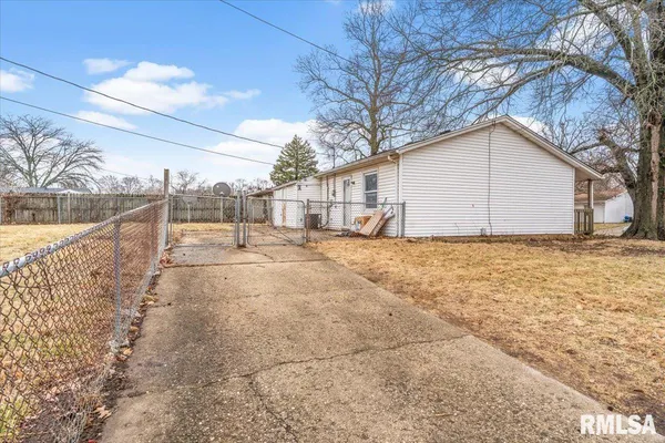 $98,700 | 1848 Honeysuckle Court, Springfield, IL 62703