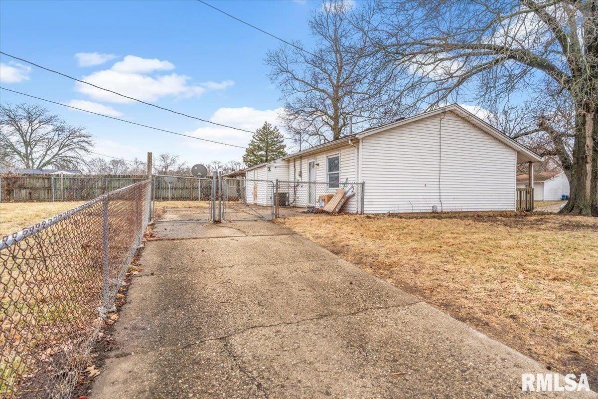 1848 Honeysuckle Court Springfield, IL 62703 - Photo 27 of 28