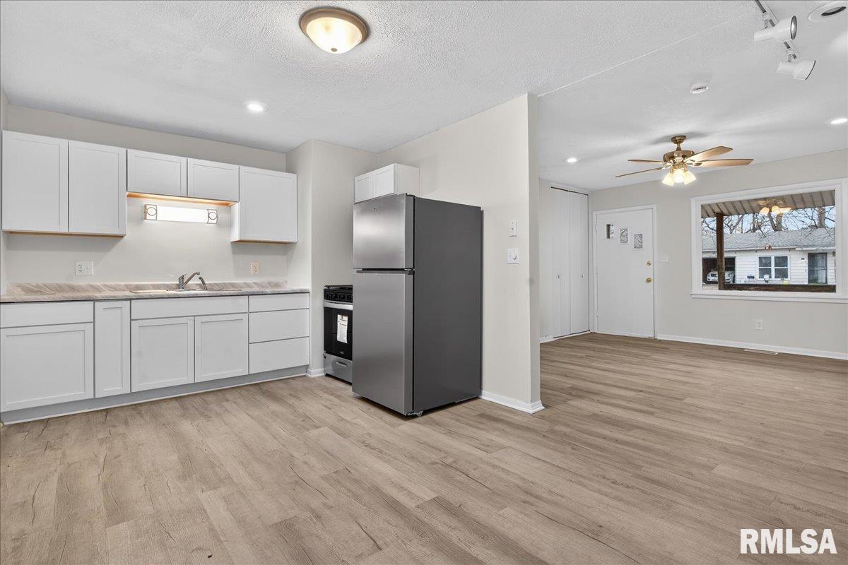 1848 Honeysuckle Court Springfield, IL 62703 - Photo 8 of 28