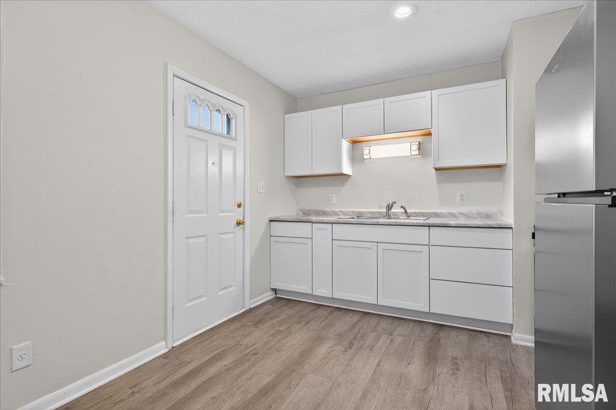 1848 Honeysuckle Court Springfield, IL 62703 - Photo 9 of 28