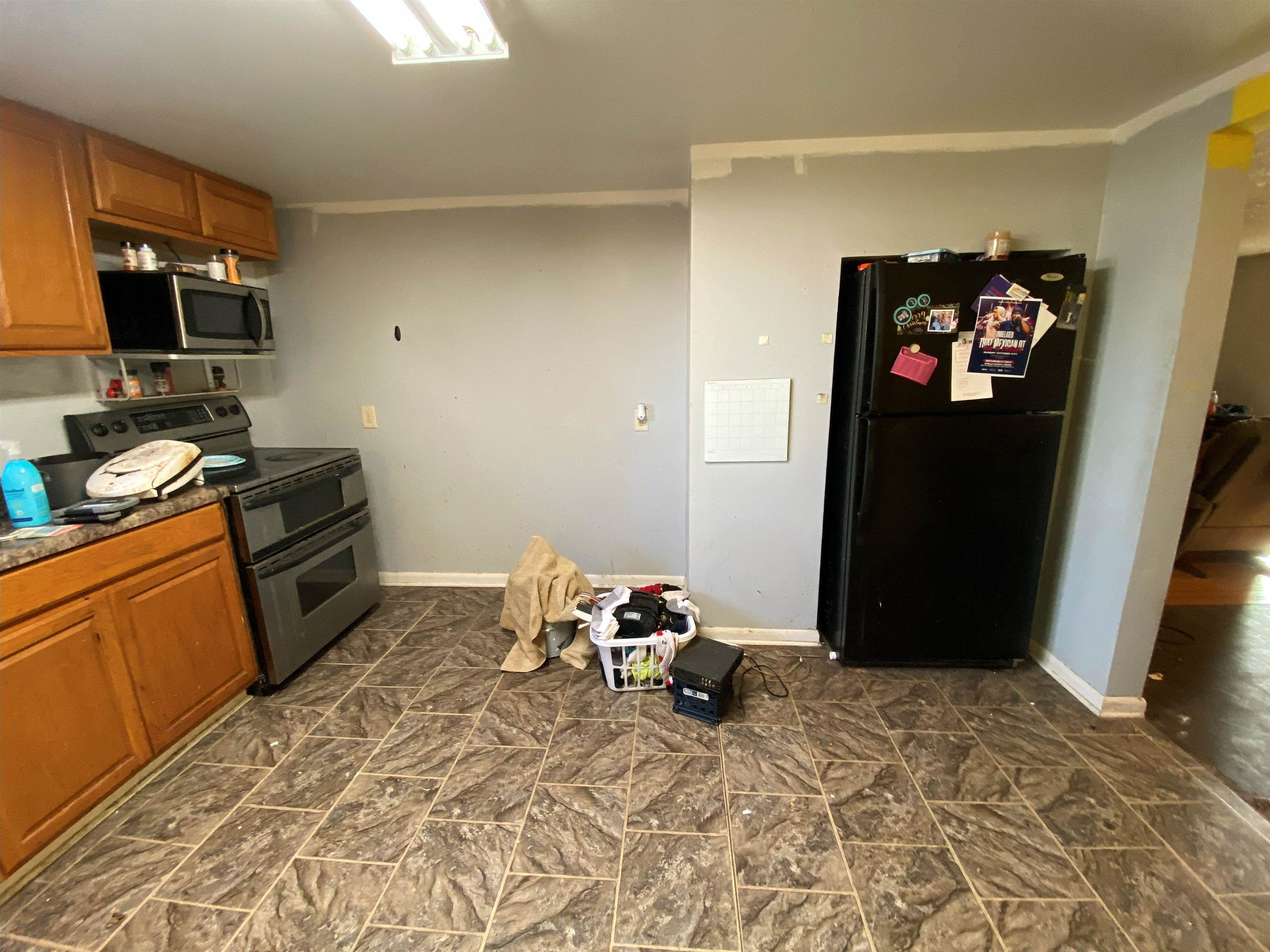 611 West Locust Street Belvidere, IL 61008 - Photo 6 of 39 a bedroom with a bed and furniture