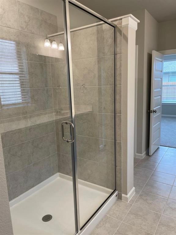 5529 Blue Point Lane Garland, TX 75043 - Photo 9 of 15 a bathroom with a shower
