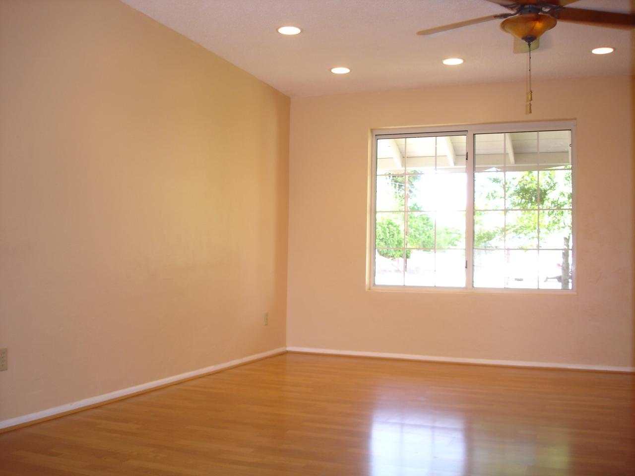 1307 West Lawrence Road Phoenix, AZ 85013 - Photo 4 of 14 Living/Family