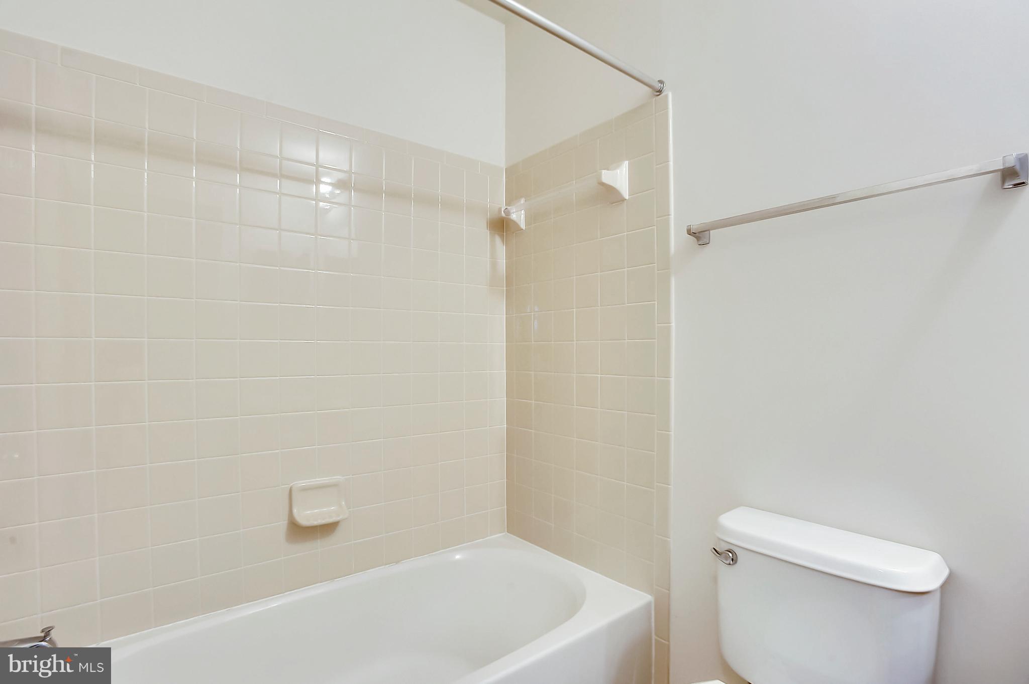 6016 Machen Road, Unit 174 Centreville, VA 20121 - Photo 22 of 26 Hall Bath- View 1
