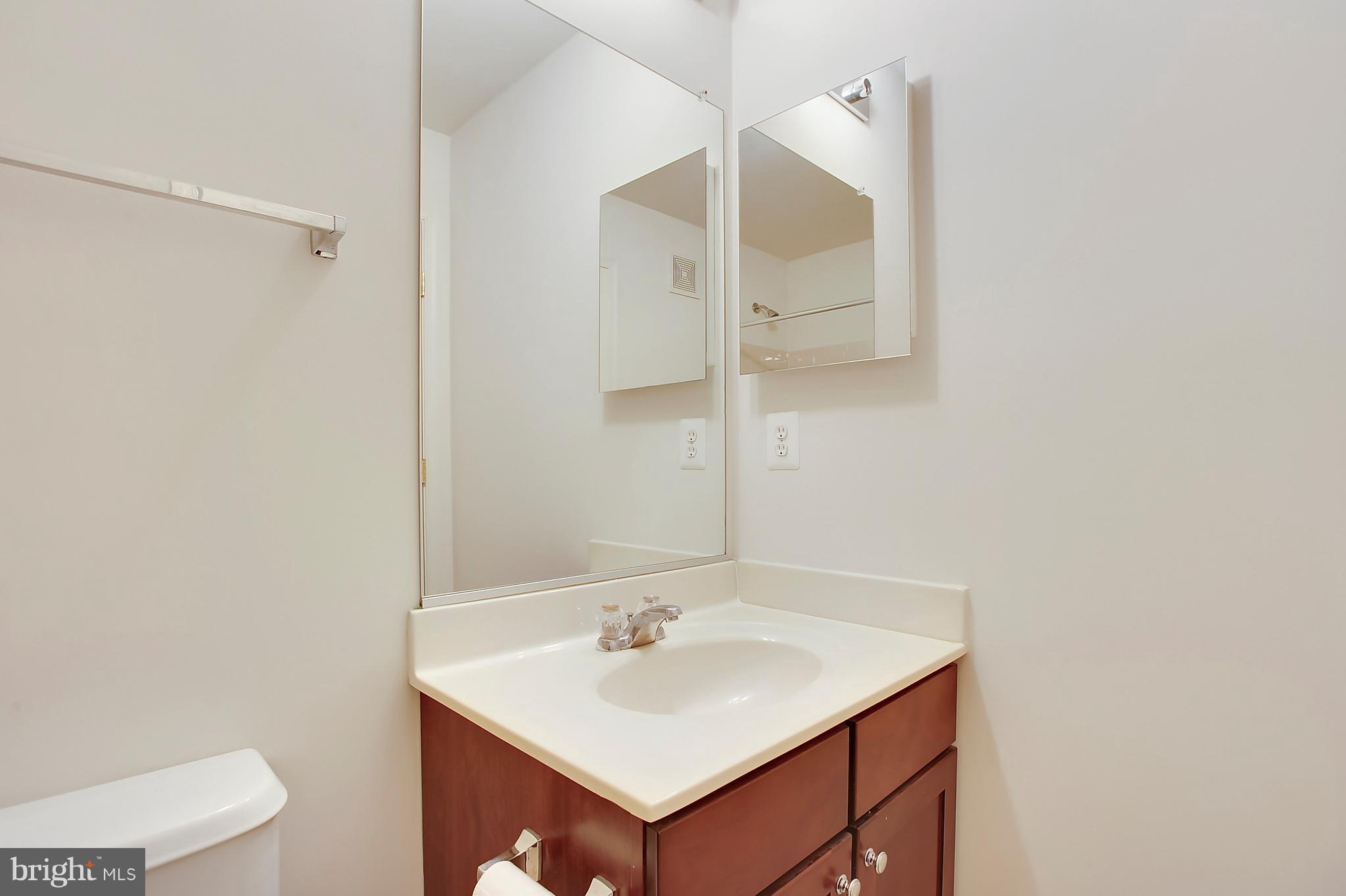 6016 Machen Road, Unit 174 Centreville, VA 20121 - Photo 23 of 26 Hall Bath View 2