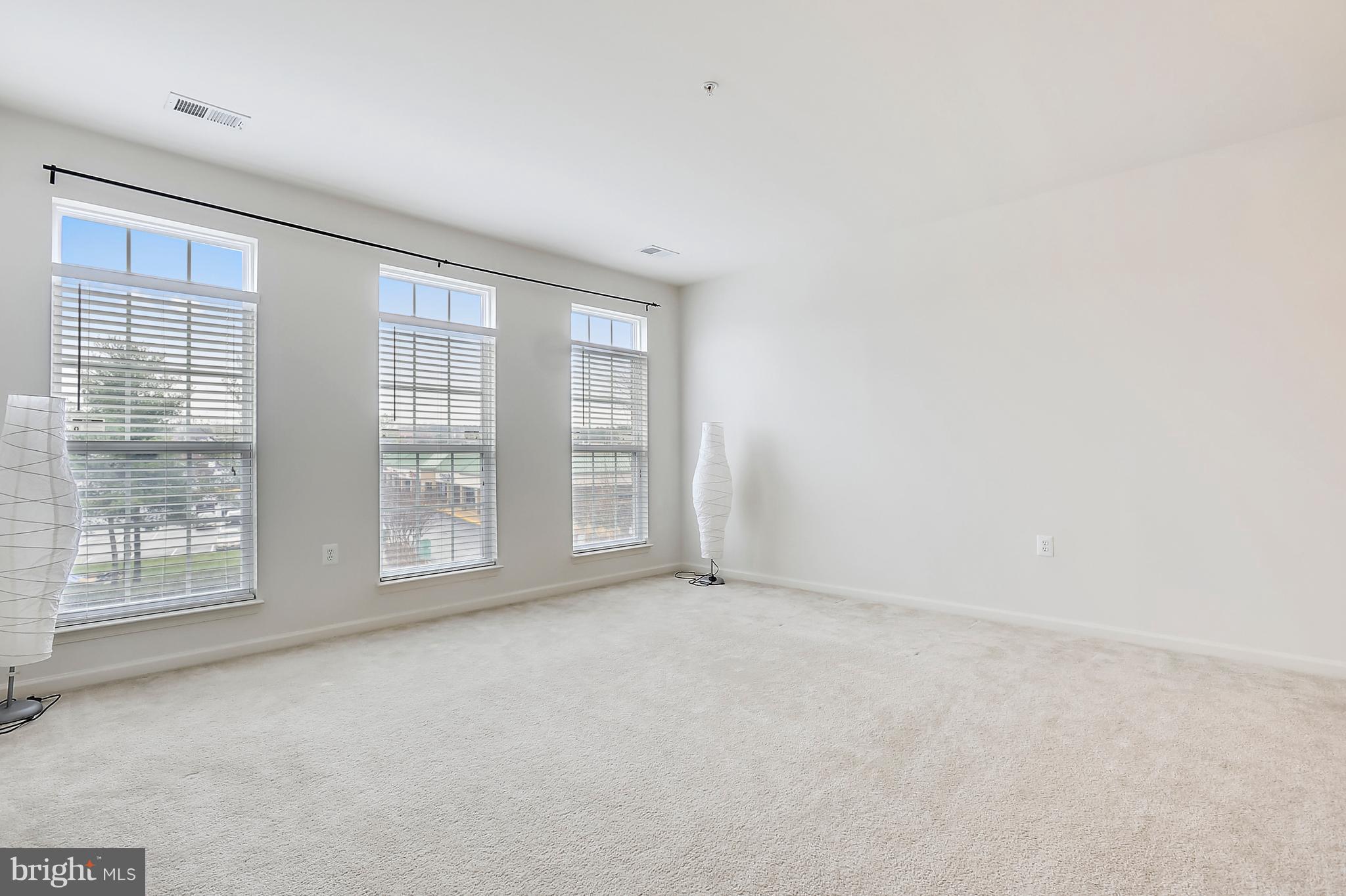 6016 Machen Road, Unit 174 Centreville, VA 20121 - Photo 5 of 26 Living Room