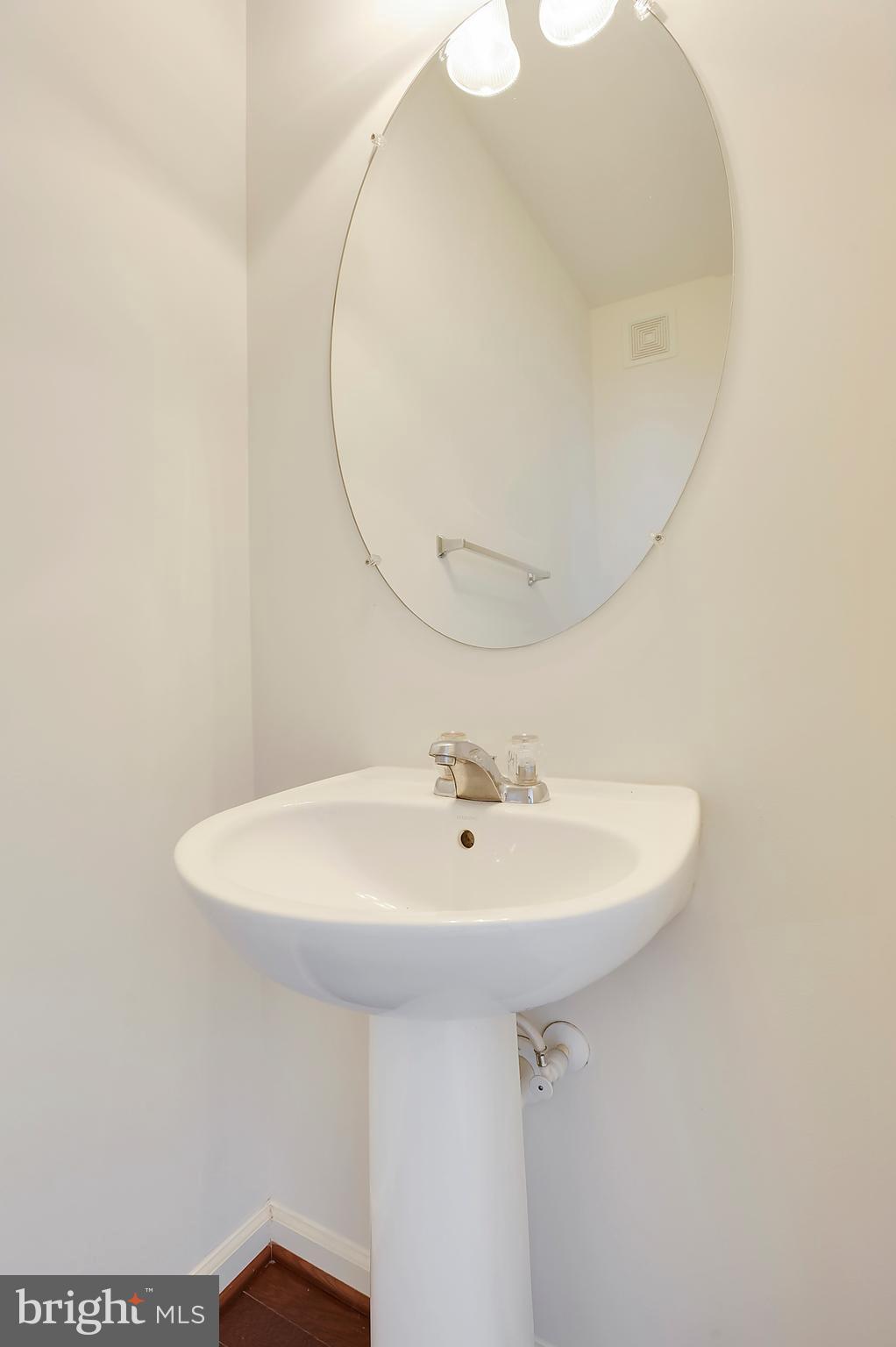 6016 Machen Road, Unit 174 Centreville, VA 20121 - Photo 7 of 26 Main Level Powder Room