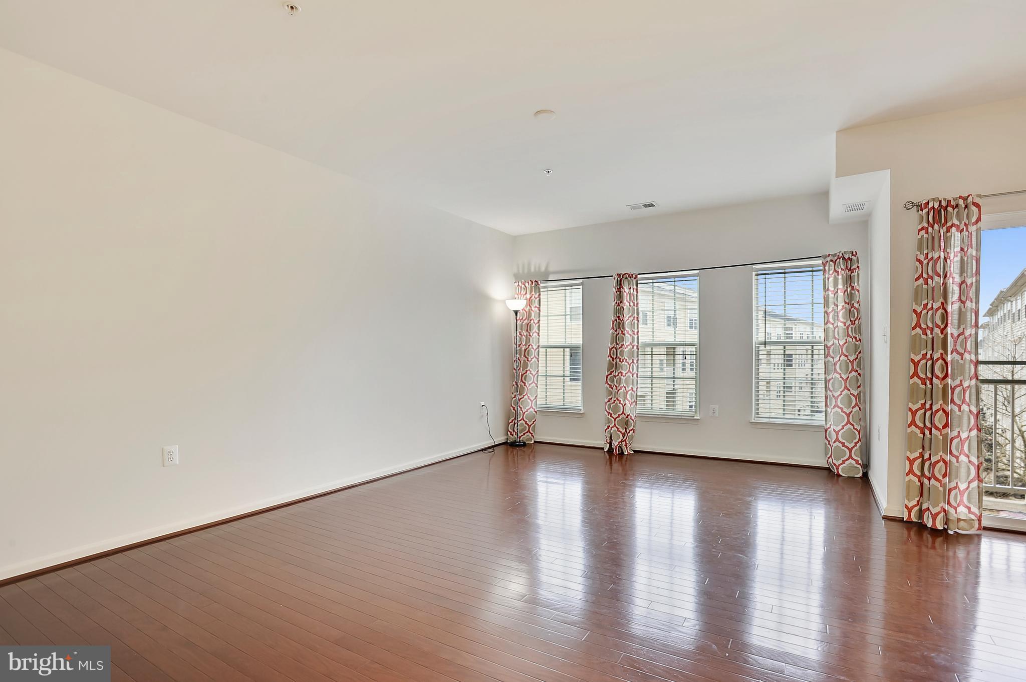 6016 Machen Road, Unit 174 Centreville, VA 20121 - Photo 8 of 26 Family Room