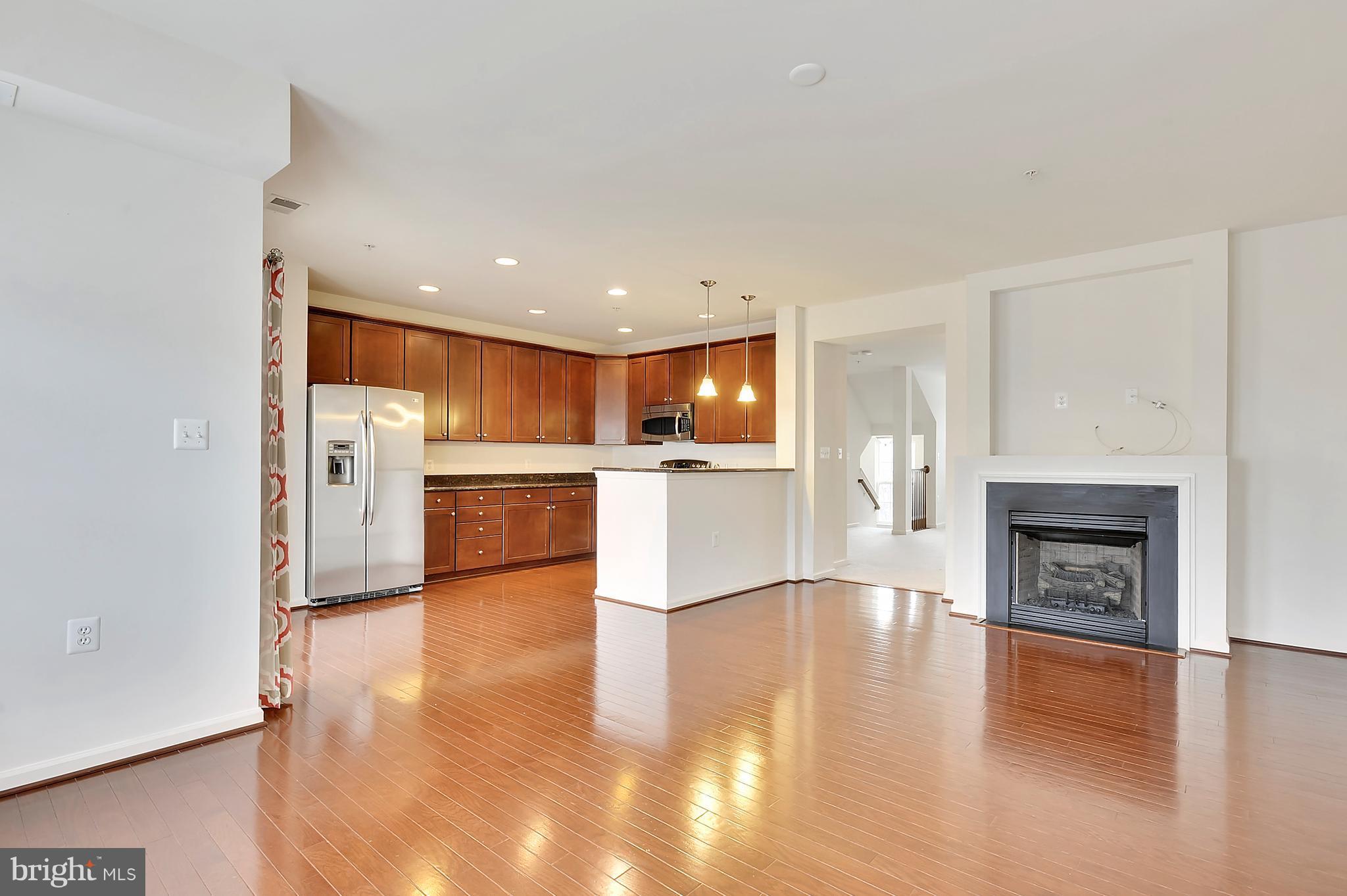 6016 Machen Road, Unit 174 Centreville, VA 20121 - Photo 10 of 26 Kitchen and Family Room