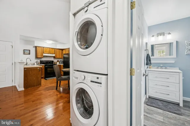 a view of a living room with washer and dryer