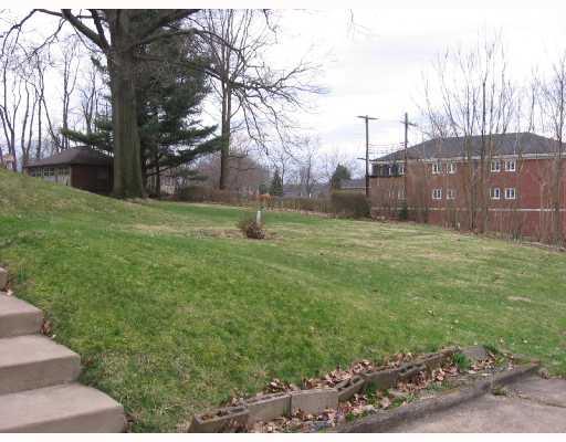 154 Hawthorne Road Pittsburgh, PA 15209 - Photo 7 of 7 Yard/Garden. Just a portion of the landscapped corner lot!