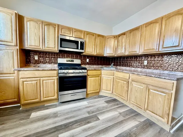 $2,275 | 315 Armstrong Avenue, Unit 2, Jersey City, NJ 07305