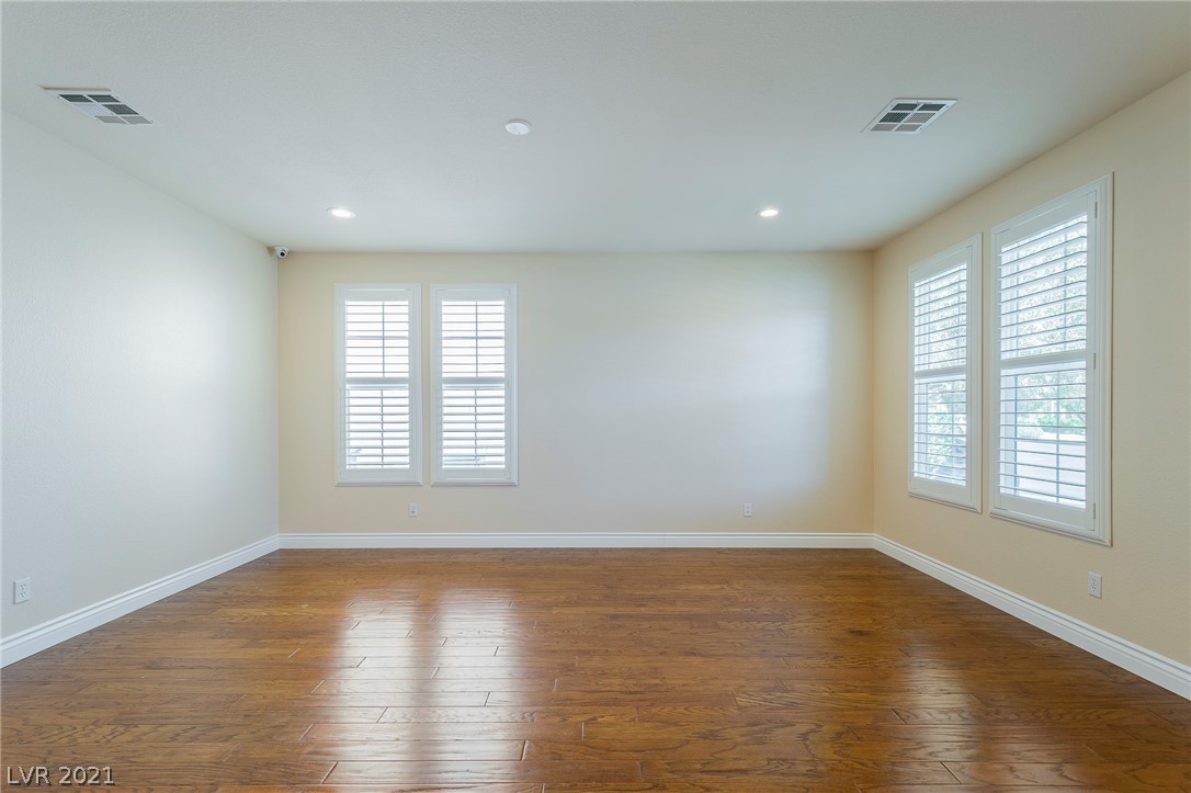 32 Distinguished Way Henderson, NV 89002 - Photo 3 of 30 Gallery Image 3