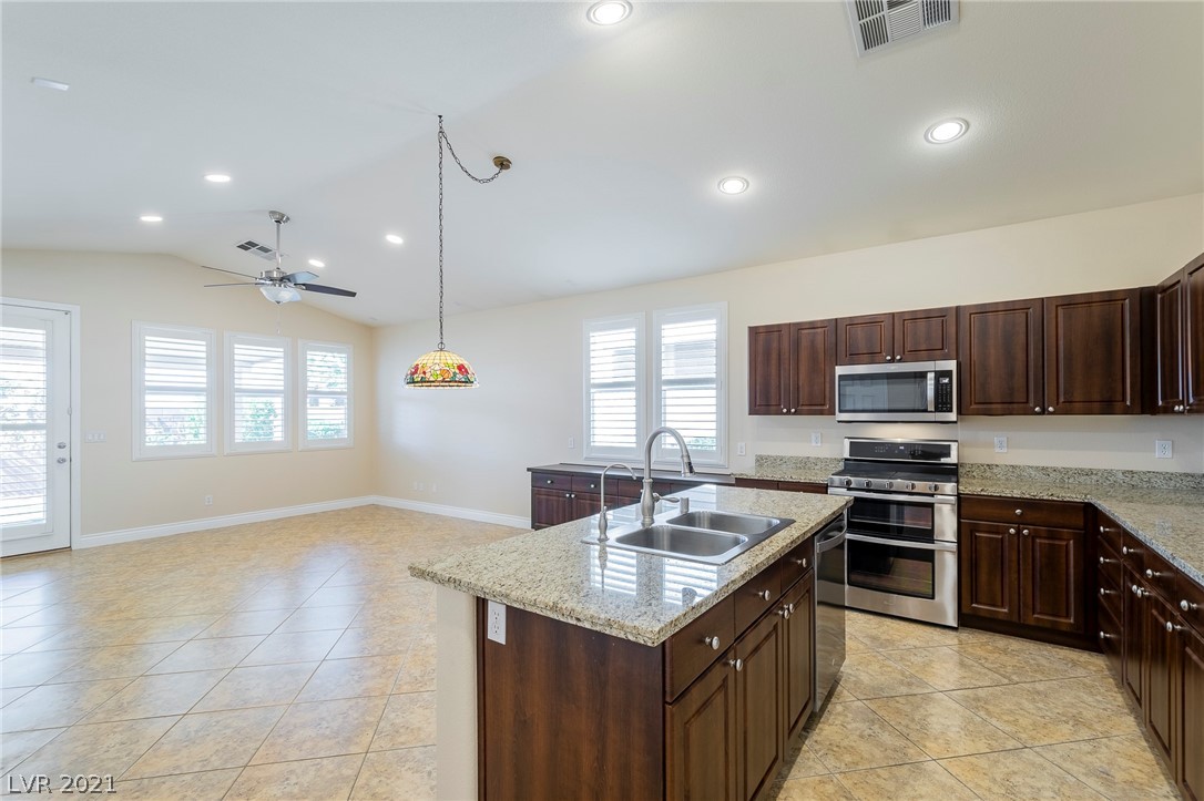 32 Distinguished Way Henderson, NV 89002 - Photo 7 of 30 Gallery Image 7