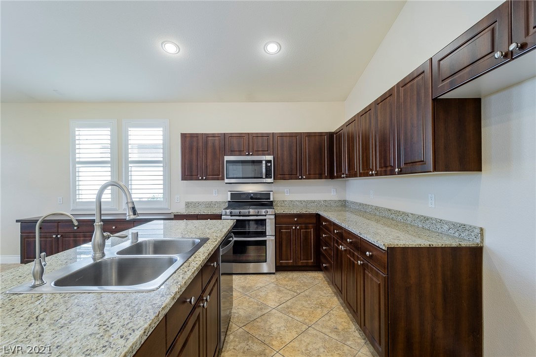 32 Distinguished Way Henderson, NV 89002 - Photo 8 of 30 Gallery Image 8
