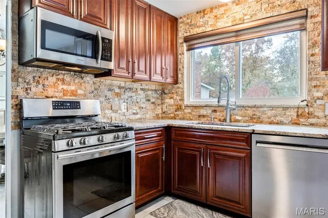 $535,000 | 1730 Woodmore Oaks Drive, Manchester, MO 63021