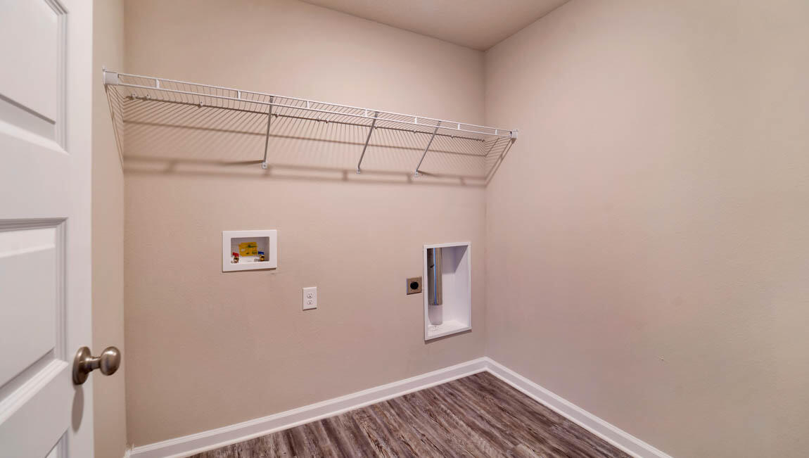 30 Fannin Street Freeport, FL 32439 - Photo 16 of 16 a view of a hallway with closet