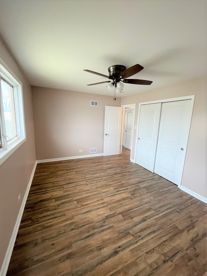 525 South Cherry Street Itasca, IL 60143 - Photo 14 of 20 a view of an empty room with a window