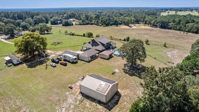 $675,000 | 825 Recreational Road 255, Colmesneil, TX 75938