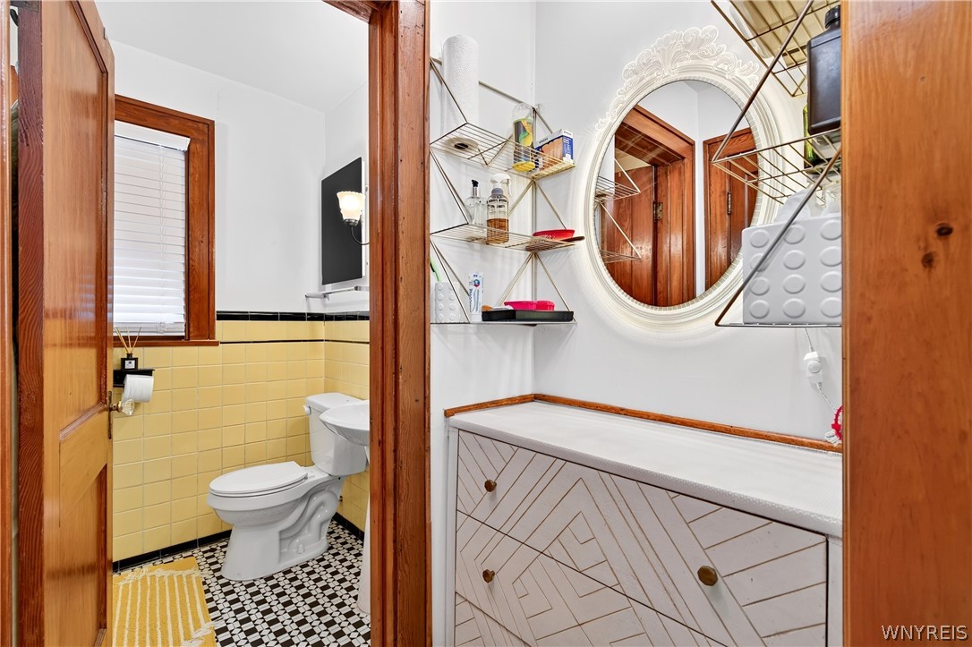 380 Summer Street Buffalo, NY 14213 - Photo 22 of 46 Bathroom #2