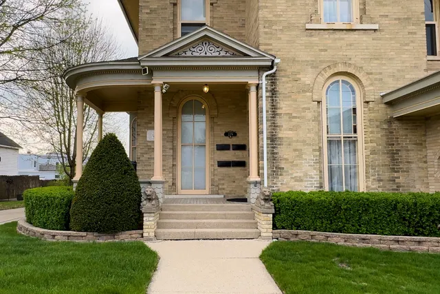 $899,000 | 229 North Ludington Street, Columbus, WI 53925